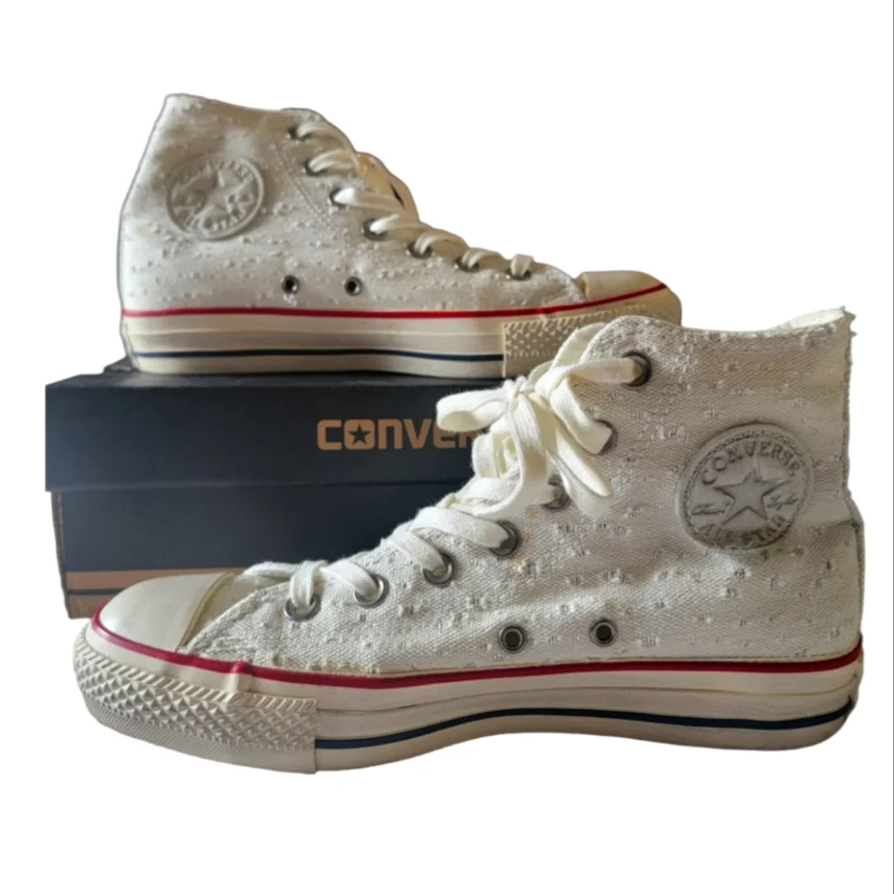 Converse White High-Top Sneakers with Star Design - Picture 2 of 7